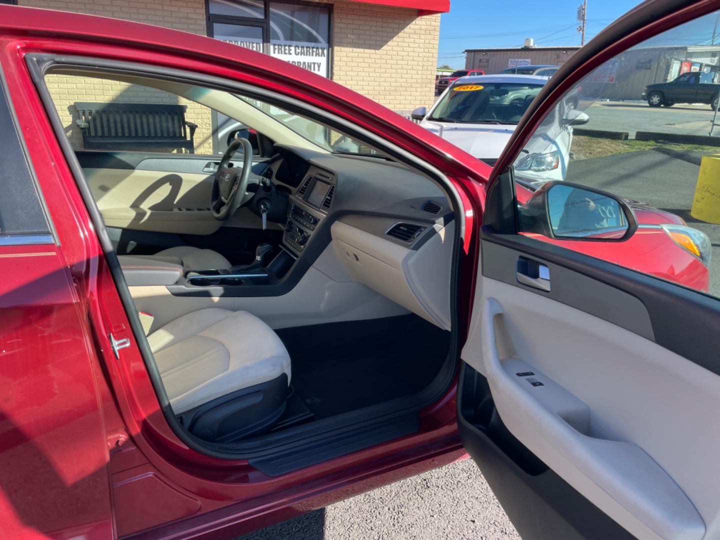 2016 Maroon Hyundai Sonata (5NPE24AF6GH) with an 4-Cyl, 2.4 Liter engine, Auto, 6-Spd w/Shiftronic and Drive Mode Select transmission, located at 8008 Warden Rd, Sherwood, AR, 72120, (501) 801-6100, 34.830078, -92.186684 - Photo#8